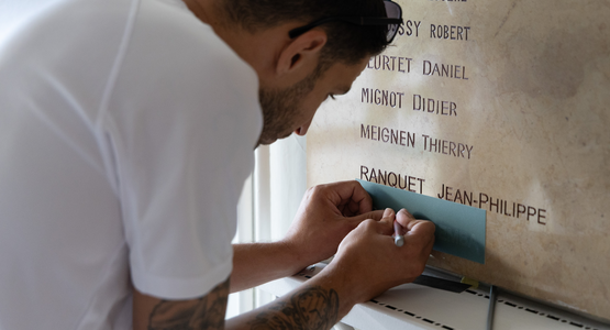 Gravure du nom du maire © Fabien Charlier